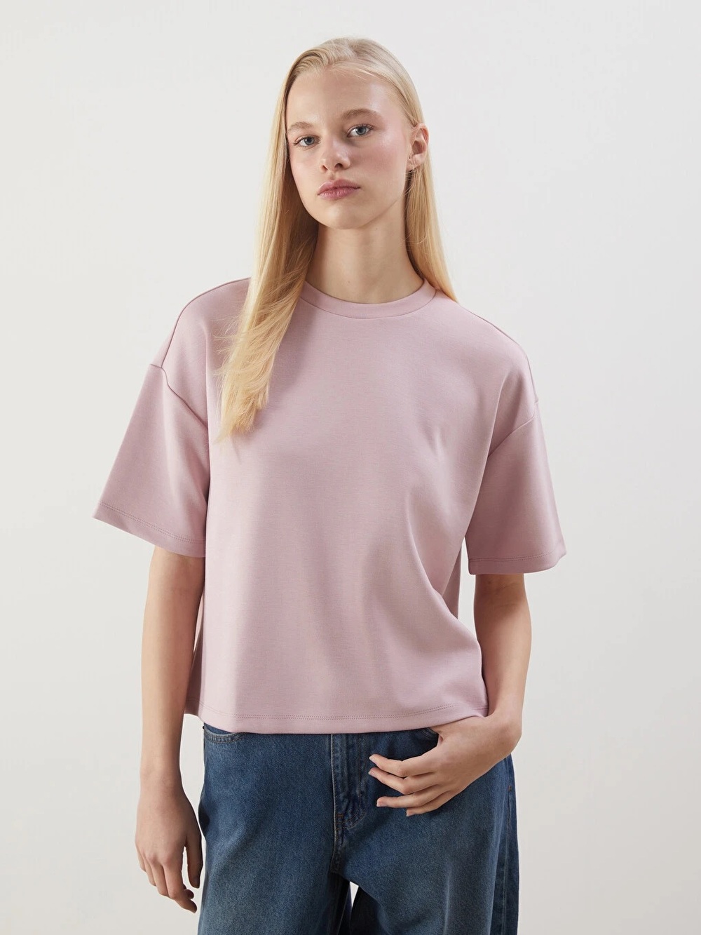Abercrombie & Fitch Short Sleeve Crewneck Tee in Dusty Pink